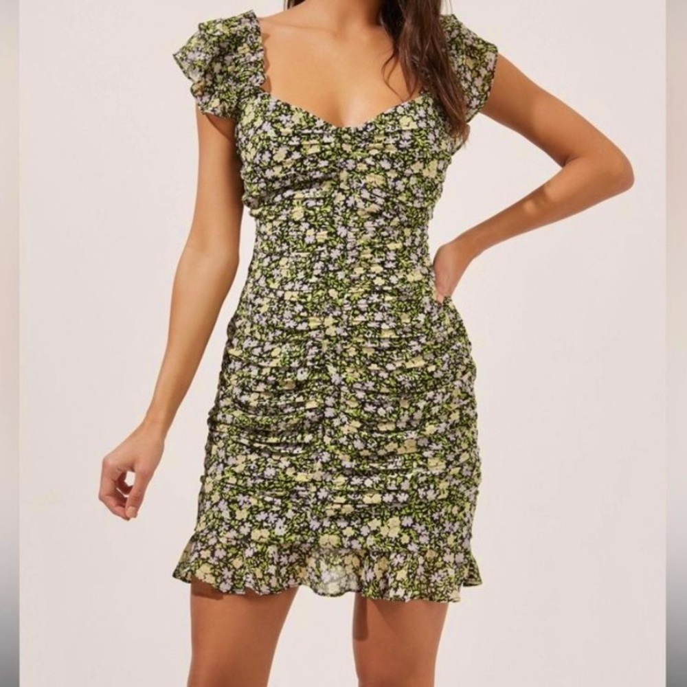 ASTR ditsy daisy ruched dress